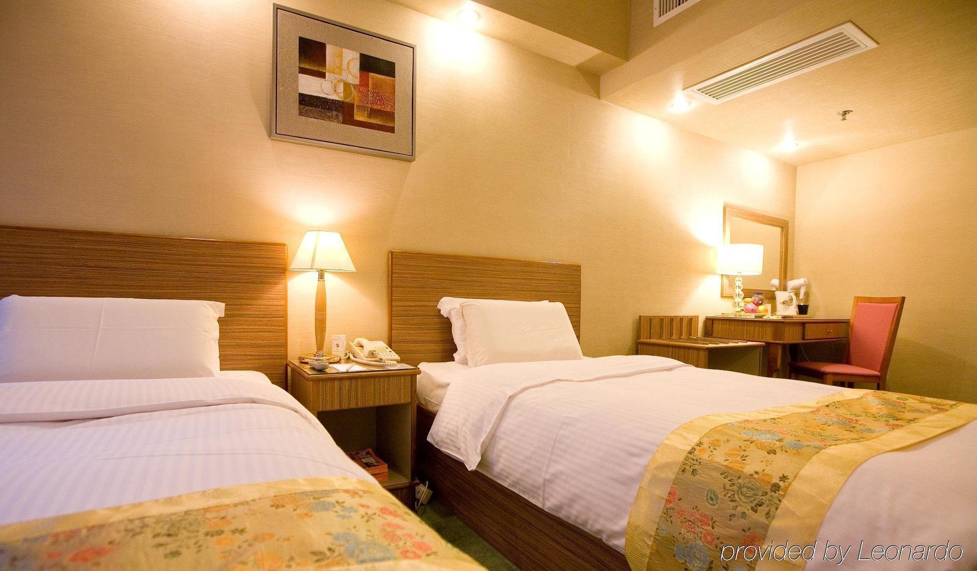 The Imperial Hotel Hong Kong Exterior photo