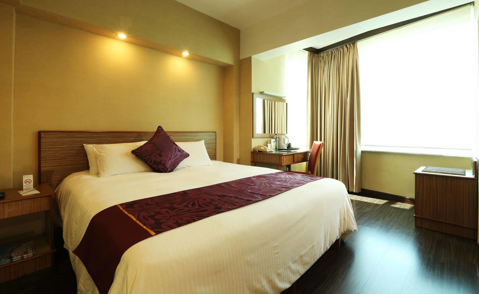The Imperial Hotel Hong Kong Exterior photo